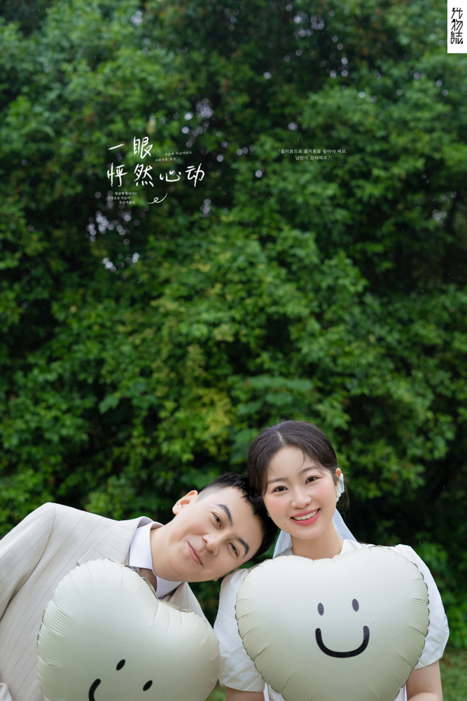 看一点小甜蜜~钟武先生彭佳蓉女士氛围森系婚纱照、氛围森系、白玛、怀疑是不是修导演系，拍照像电影一样的构图和质感、婚纱照