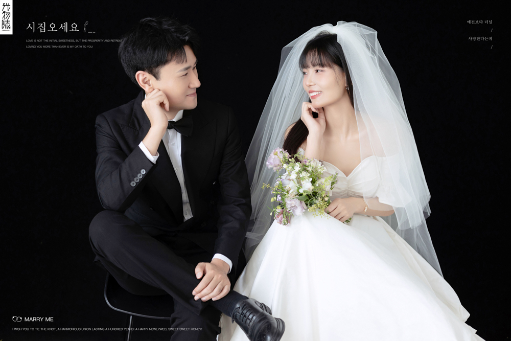 极致情绪！李赫群先生王春女士极简棚拍婚纱照、极简棚拍、徐才皓、好像在听单口相声，开心到直不起腰，幸福感MAX、婚纱照