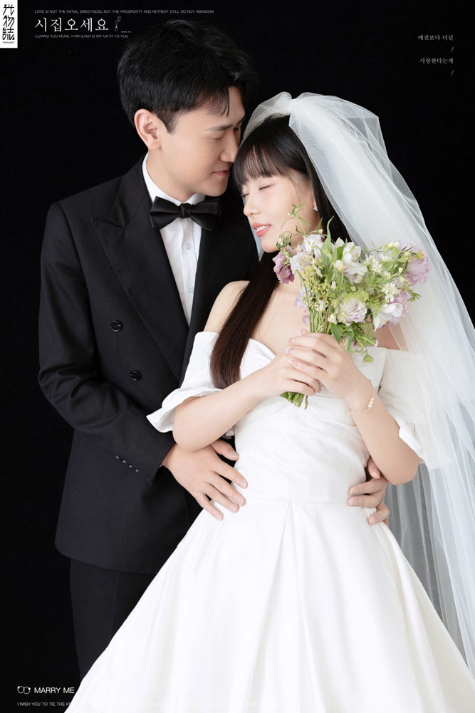 极致情绪！李赫群先生王春女士极简棚拍婚纱照、极简棚拍、徐才皓、好像在听单口相声，开心到直不起腰，幸福感MAX、婚纱照