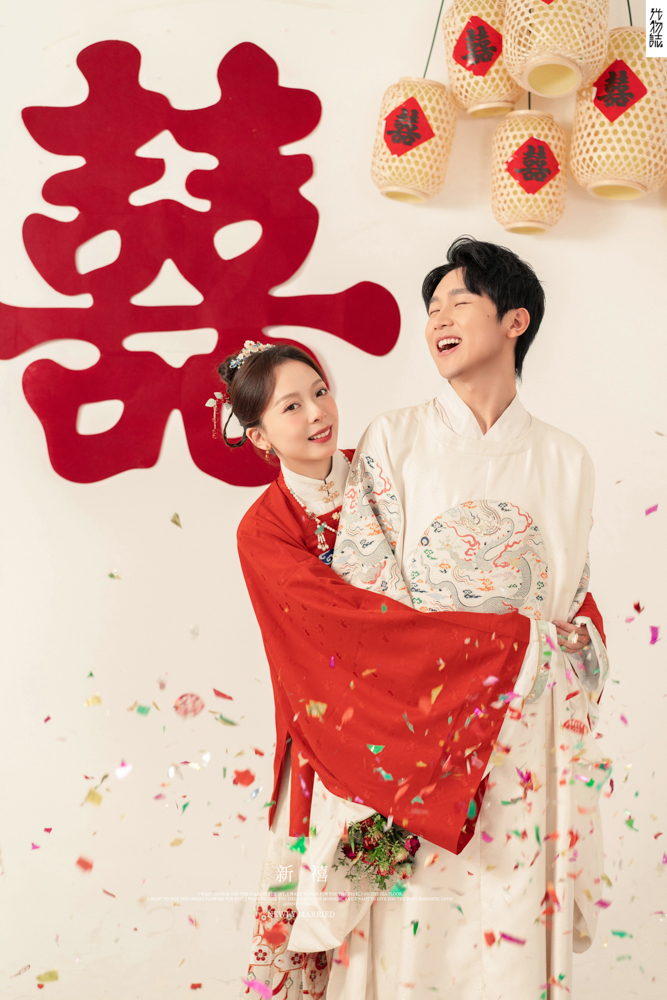 满满狗粮~李先生王女士极简棚拍婚纱照、极简棚拍、刘康、六边形战士，不止是沟通，拍摄想法，创造思维样样拿捏。、婚纱照