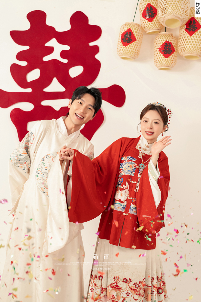 满满狗粮~李先生王女士极简棚拍婚纱照、极简棚拍、刘康、六边形战士，不止是沟通，拍摄想法，创造思维样样拿捏。、婚纱照