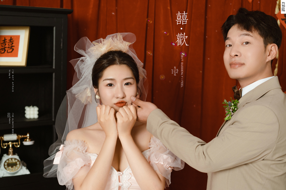 满满狗粮~薛先生薛女士极简棚拍婚纱照、极简棚拍、刘康、六边形战士，不止是沟通，拍摄想法，创造思维样样拿捏。、婚纱照