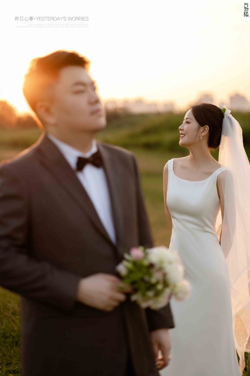 极致情绪！郑重文先生任甜女士氛围森系婚纱照、氛围森系、韩松、行走的放大镜，现场细节，姿态指导的掌控者、婚纱照