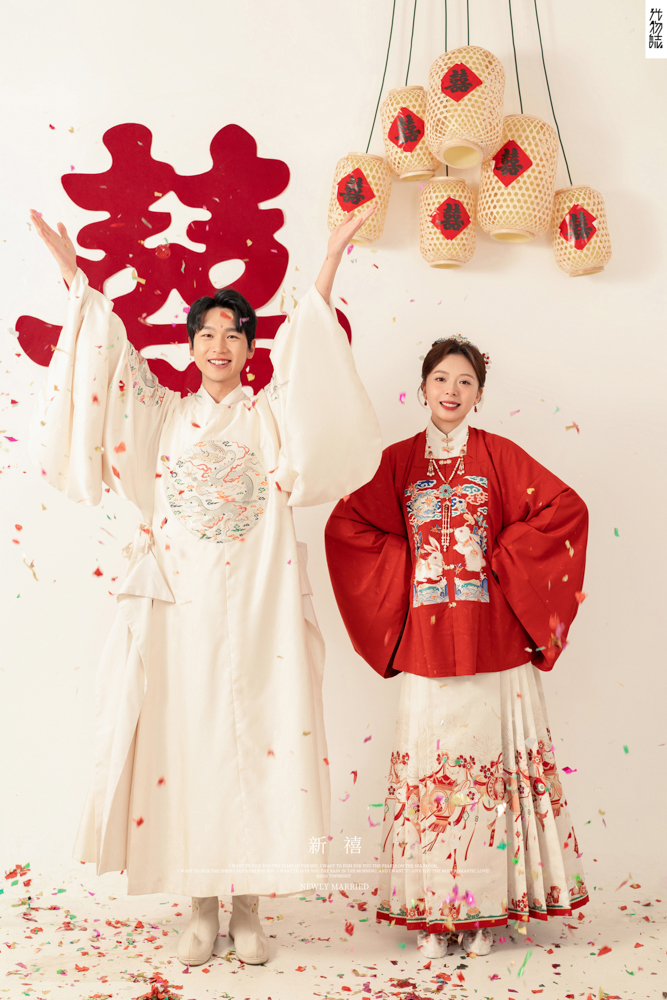 满满狗粮~李先生王女士极简棚拍婚纱照、极简棚拍、刘康、六边形战士，不止是沟通，拍摄想法，创造思维样样拿捏。、婚纱照