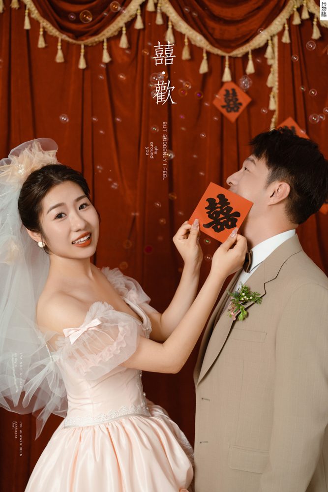 满满狗粮~薛先生薛女士极简棚拍婚纱照、极简棚拍、刘康、六边形战士，不止是沟通，拍摄想法，创造思维样样拿捏。、婚纱照