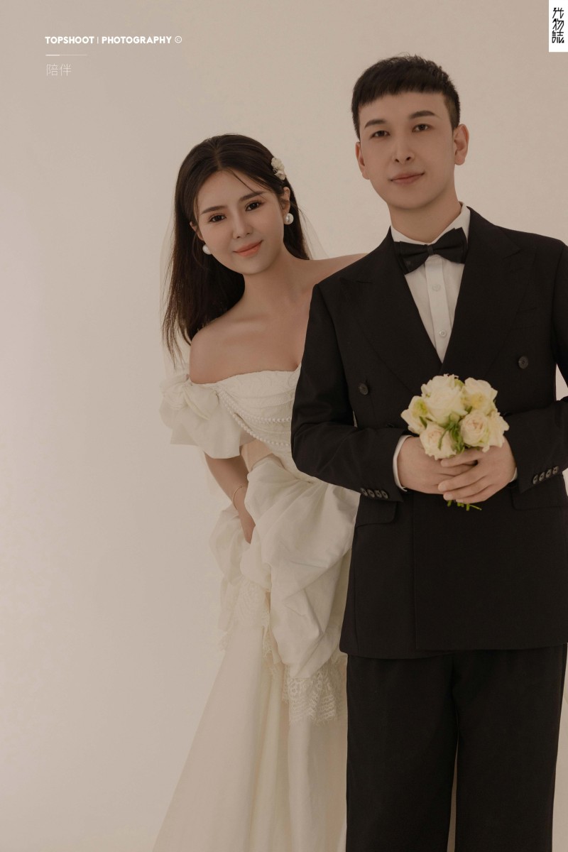 超级甜腻！任旭轩先生薛娅洁女士极简棚拍婚纱照、极简棚拍、木子、唠嗑型选手，构图多变、情绪拿捏，特写YYDS、婚纱照