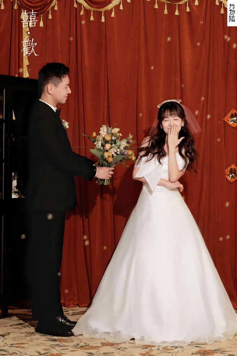 爱情电影。郭子硕先生李海欢女士怀旧复古婚纱照、怀旧复古、木子、唠嗑型选手，构图多变、情绪拿捏，特写YYDS、婚纱照