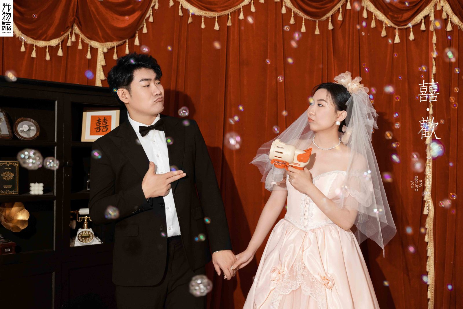 极致情绪！曹泽先生李树果女士怀旧复古婚纱照、怀旧复古、韩松、行走的放大镜，现场细节，姿态指导的掌控者、婚纱照