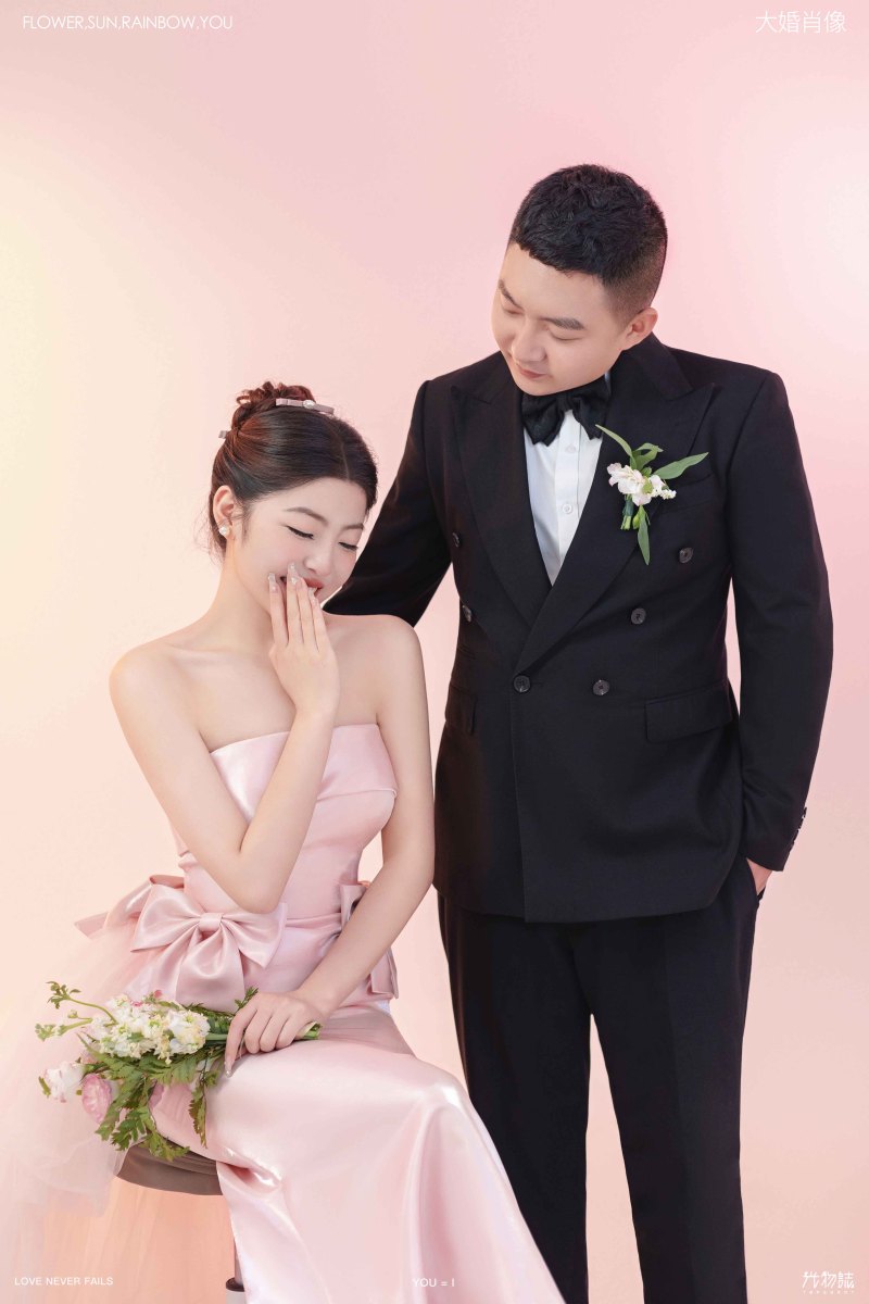 美到心里~张先生朱女士极简棚拍婚纱照、极简棚拍、毛磊、谁说拍照不能freestyle，创作灵感像吃了炫迈停不下来、婚纱照