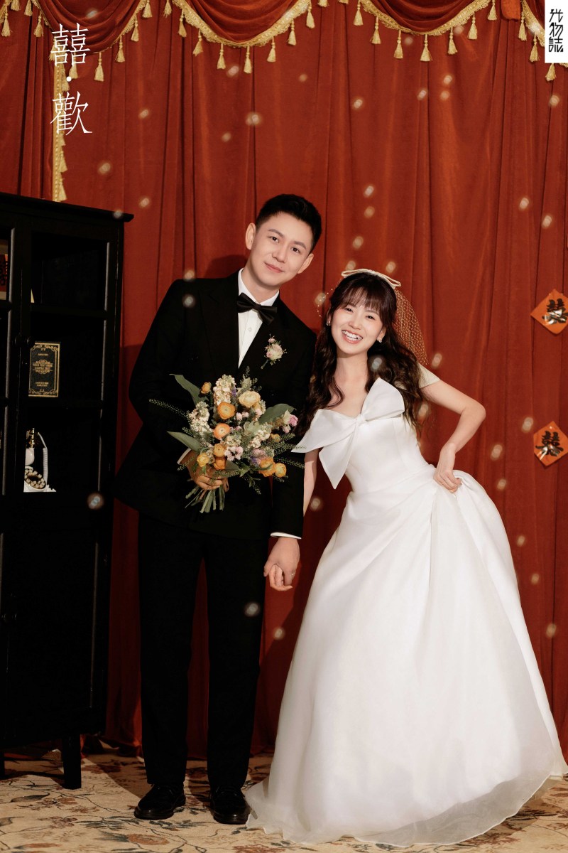 爱情电影。郭子硕先生李海欢女士怀旧复古婚纱照、怀旧复古、木子、唠嗑型选手，构图多变、情绪拿捏，特写YYDS、婚纱照