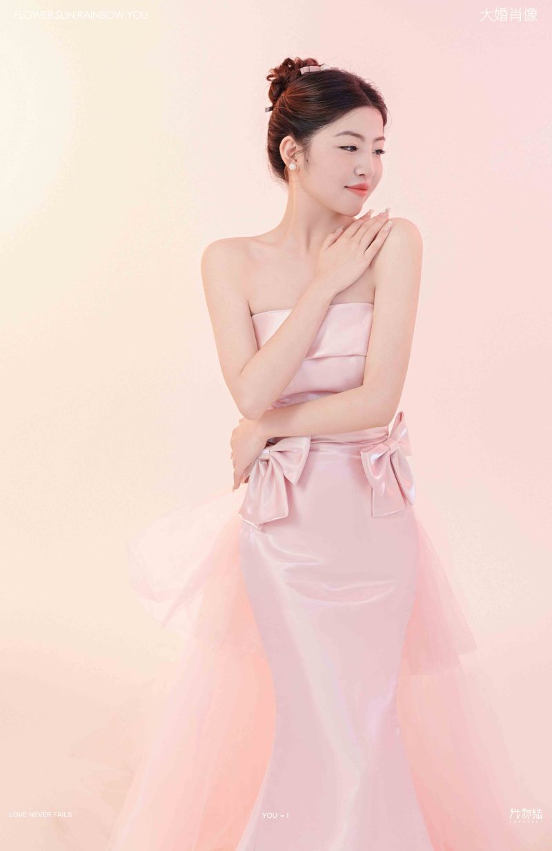 美到心里~张先生朱女士极简棚拍婚纱照、极简棚拍、毛磊、谁说拍照不能freestyle，创作灵感像吃了炫迈停不下来、婚纱照