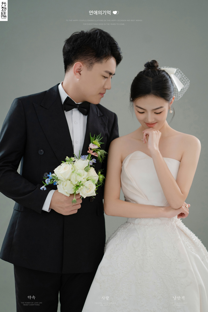 超级甜腻！蔡浩田先生史嘉宁女士极简棚拍婚纱照、极简棚拍、白玛、怀疑是不是修导演系，拍照像电影一样的构图和质感、婚纱照