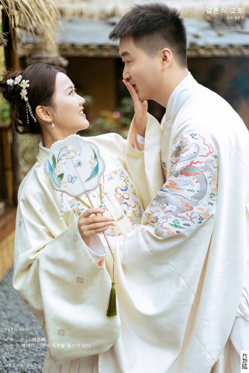 幸福感爆棚宫先生王女士中式传承婚纱照、中式传承、刘雨鑫、天赋型选手，拥有一双摄影眼，每一个细节点尽在掌握、婚纱照