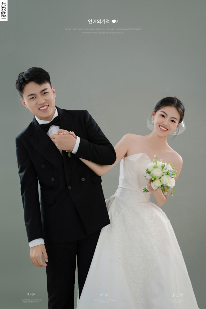 超级甜腻！蔡浩田先生史嘉宁女士极简棚拍婚纱照、极简棚拍、白玛、怀疑是不是修导演系，拍照像电影一样的构图和质感、婚纱照
