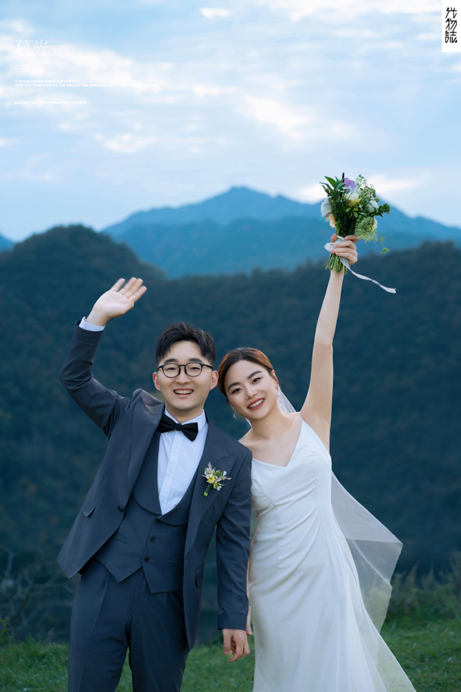炒鸡甜~赵凯先生邓菊女士电影纪实婚纱照、电影纪实、白玛、怀疑是不是修导演系，拍照像电影一样的构图和质感、婚纱照