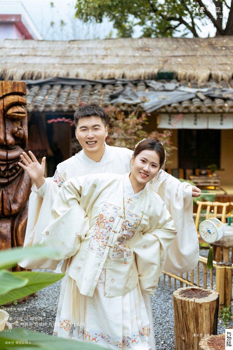 幸福感爆棚宫先生王女士中式传承婚纱照、中式传承、刘雨鑫、天赋型选手，拥有一双摄影眼，每一个细节点尽在掌握、婚纱照