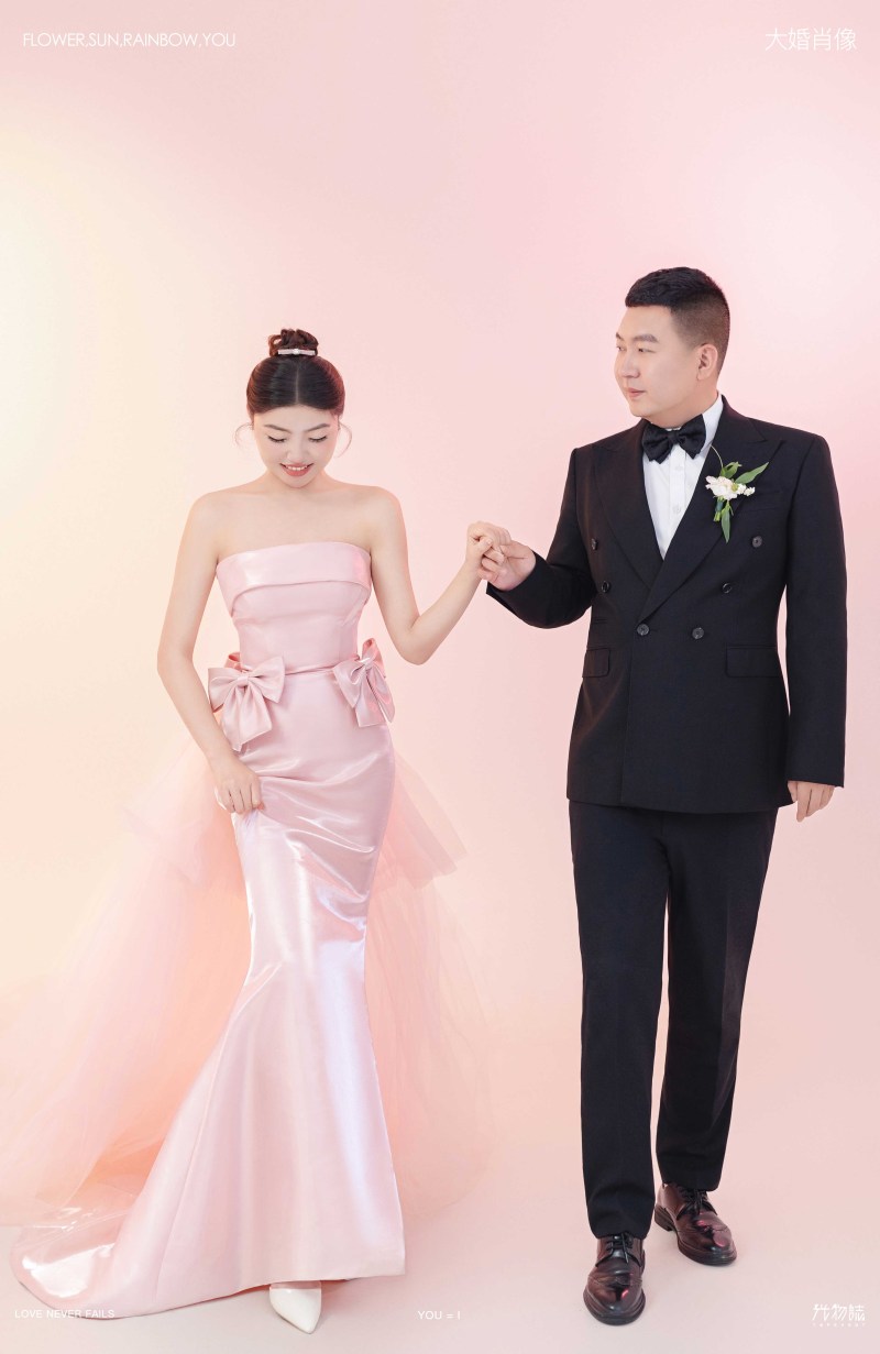 美到心里~张先生朱女士极简棚拍婚纱照、极简棚拍、毛磊、谁说拍照不能freestyle，创作灵感像吃了炫迈停不下来、婚纱照