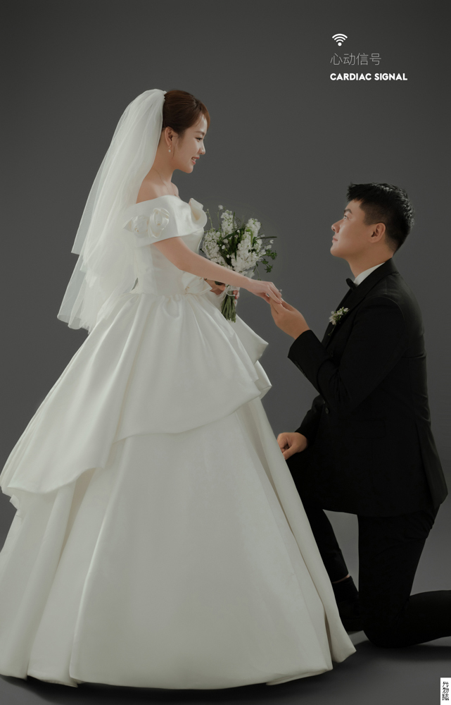 满满狗粮~刘先生周女士极简棚拍婚纱照、极简棚拍、刘康、六边形战士，不止是沟通，拍摄想法，创造思维样样拿捏。、婚纱照