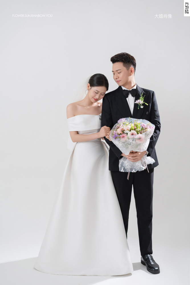 满满狗粮~陈先生甘女士极简棚拍婚纱照、极简棚拍、刘康、六边形战士，不止是沟通，拍摄想法，创造思维样样拿捏。、婚纱照