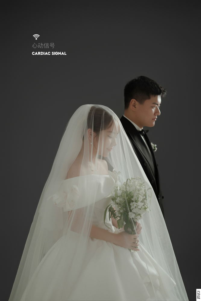 满满狗粮~刘先生周女士极简棚拍婚纱照、极简棚拍、刘康、六边形战士，不止是沟通，拍摄想法，创造思维样样拿捏。、婚纱照