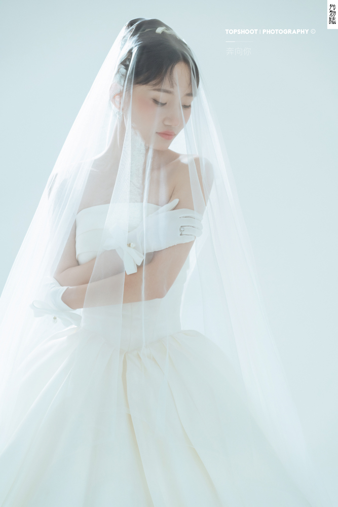 炒鸡甜~邱先生胡女士极简棚拍婚纱照、极简棚拍、刘康、六边形战士，不止是沟通，拍摄想法，创造思维样样拿捏。、婚纱照