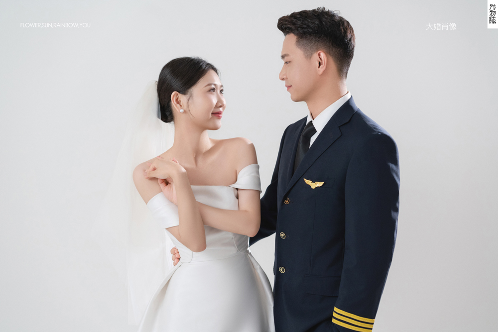 满满狗粮~陈先生甘女士极简棚拍婚纱照、极简棚拍、刘康、六边形战士，不止是沟通，拍摄想法，创造思维样样拿捏。、婚纱照
