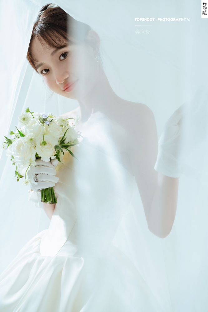 炒鸡甜~邱先生胡女士极简棚拍婚纱照、极简棚拍、刘康、六边形战士，不止是沟通，拍摄想法，创造思维样样拿捏。、婚纱照