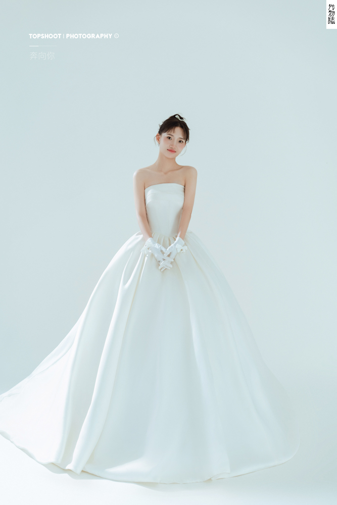 炒鸡甜~邱先生胡女士极简棚拍婚纱照、极简棚拍、刘康、六边形战士，不止是沟通，拍摄想法，创造思维样样拿捏。、婚纱照