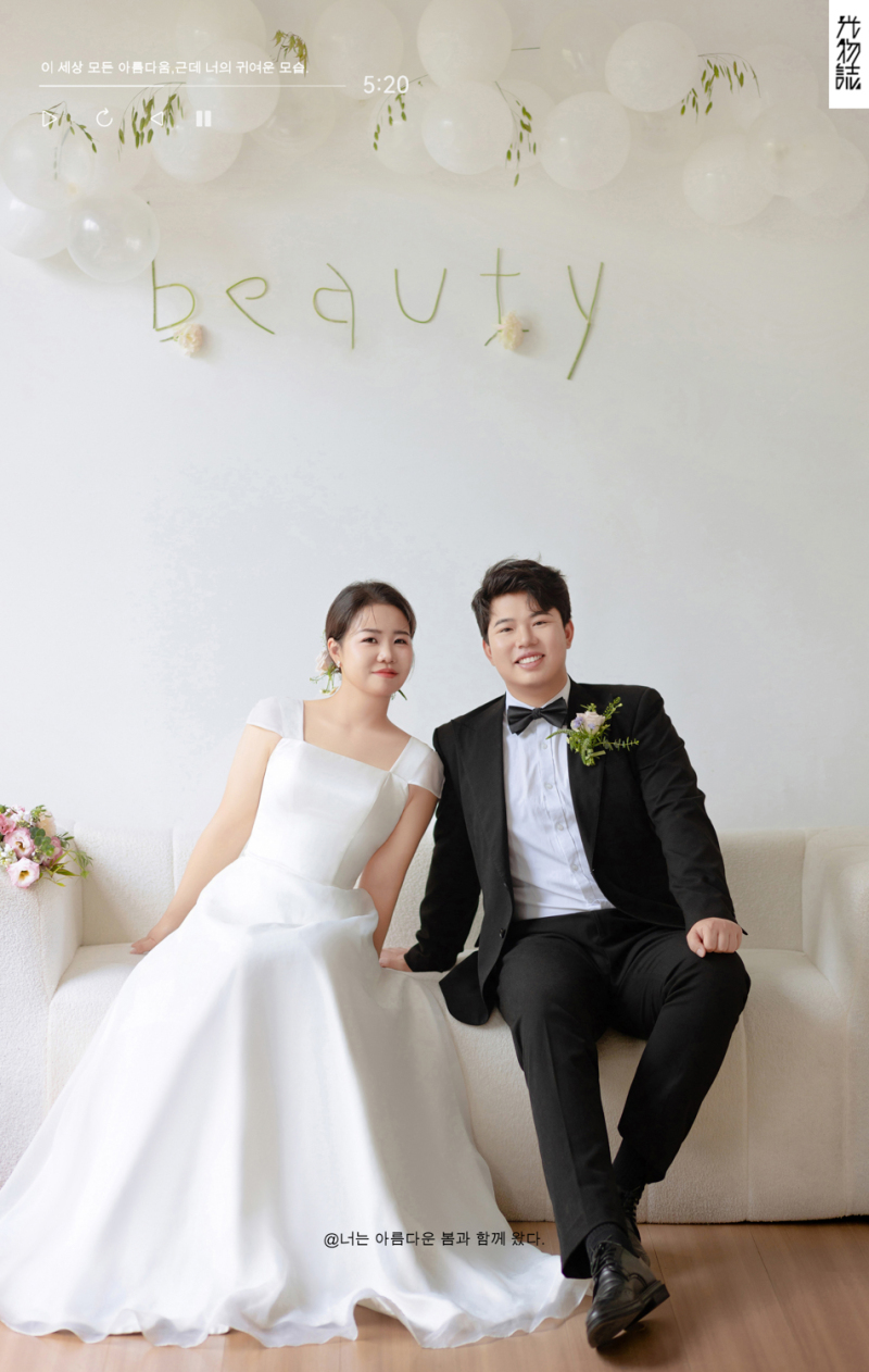 超级甜腻！任先生任女士极简棚拍婚纱照、极简棚拍、艾辰、偷偷练过读心术，精准预判每一个想法，细腻到心里、婚纱照