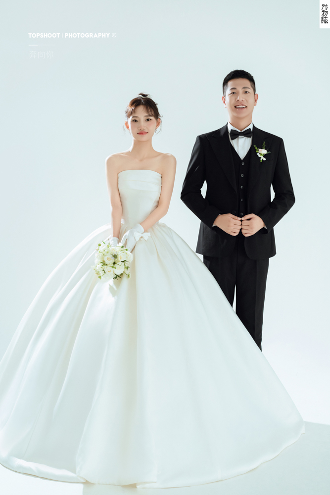 炒鸡甜~邱先生胡女士极简棚拍婚纱照、极简棚拍、刘康、六边形战士，不止是沟通，拍摄想法，创造思维样样拿捏。、婚纱照