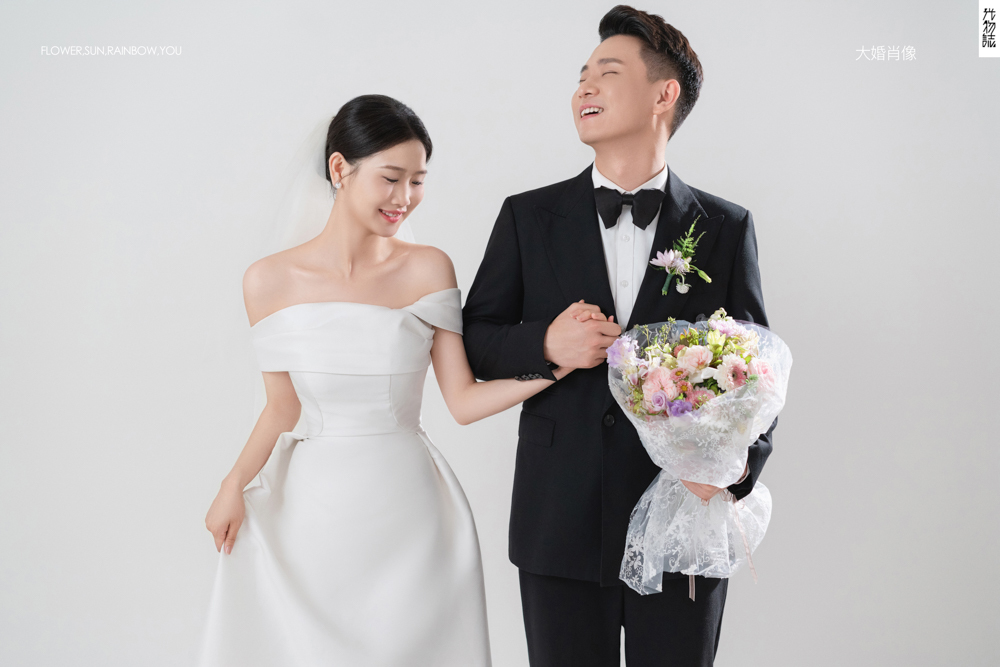 满满狗粮~陈先生甘女士极简棚拍婚纱照、极简棚拍、刘康、六边形战士，不止是沟通，拍摄想法，创造思维样样拿捏。、婚纱照