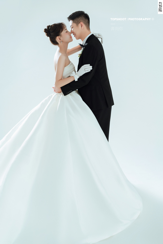 炒鸡甜~邱先生胡女士极简棚拍婚纱照、极简棚拍、刘康、六边形战士，不止是沟通，拍摄想法，创造思维样样拿捏。、婚纱照