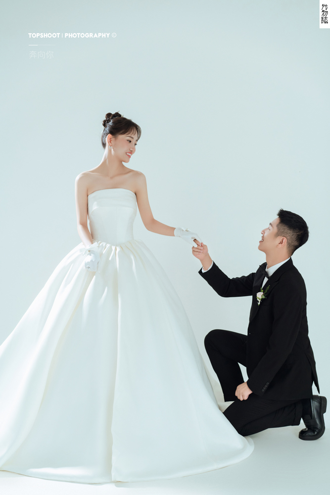 炒鸡甜~邱先生胡女士极简棚拍婚纱照、极简棚拍、刘康、六边形战士，不止是沟通，拍摄想法，创造思维样样拿捏。、婚纱照