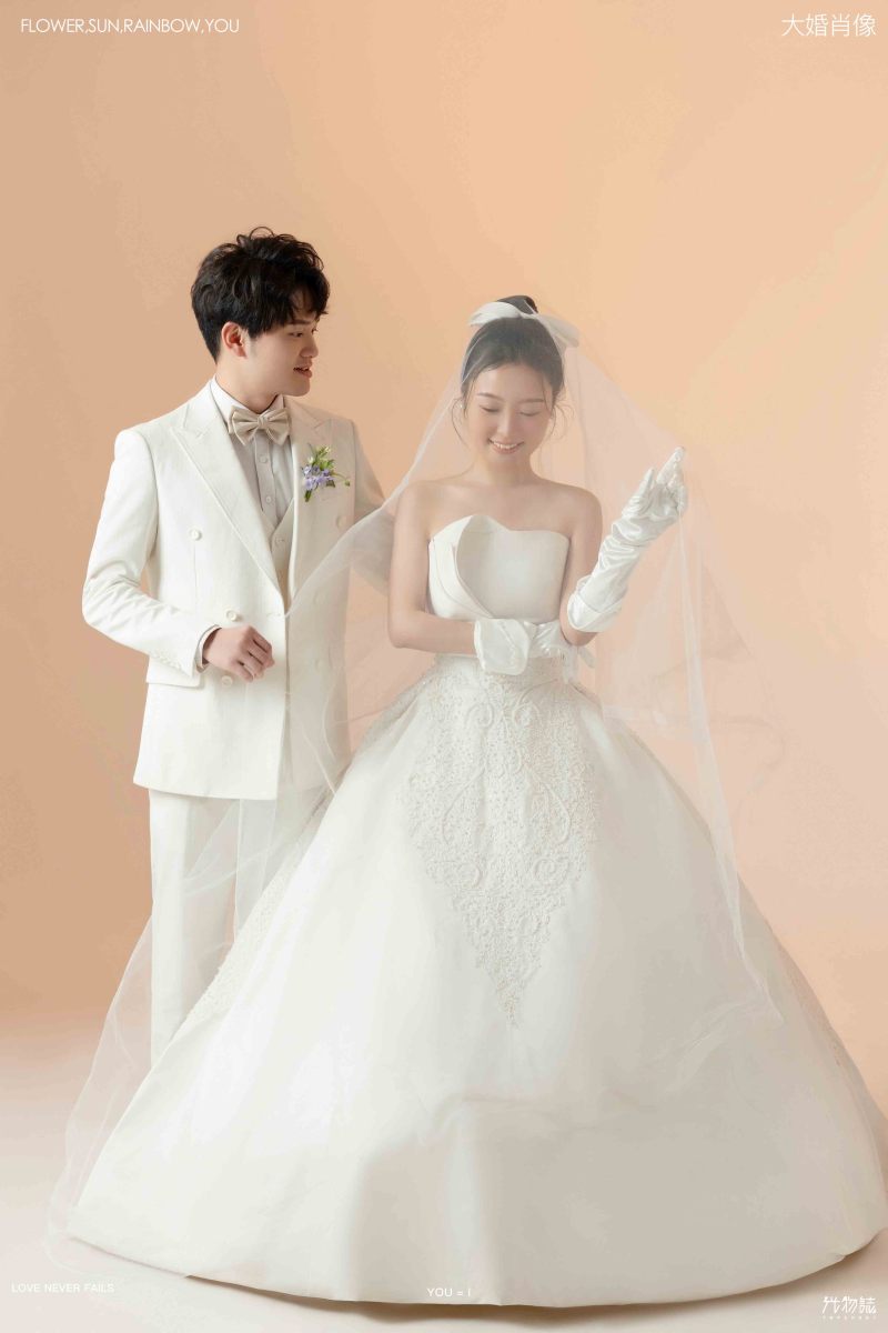 新鲜出炉:)乐昌新先生刘晓雯女士极简棚拍婚纱照、极简棚拍、韩松、行走的放大镜，现场细节，姿态指导的掌控者、婚纱照