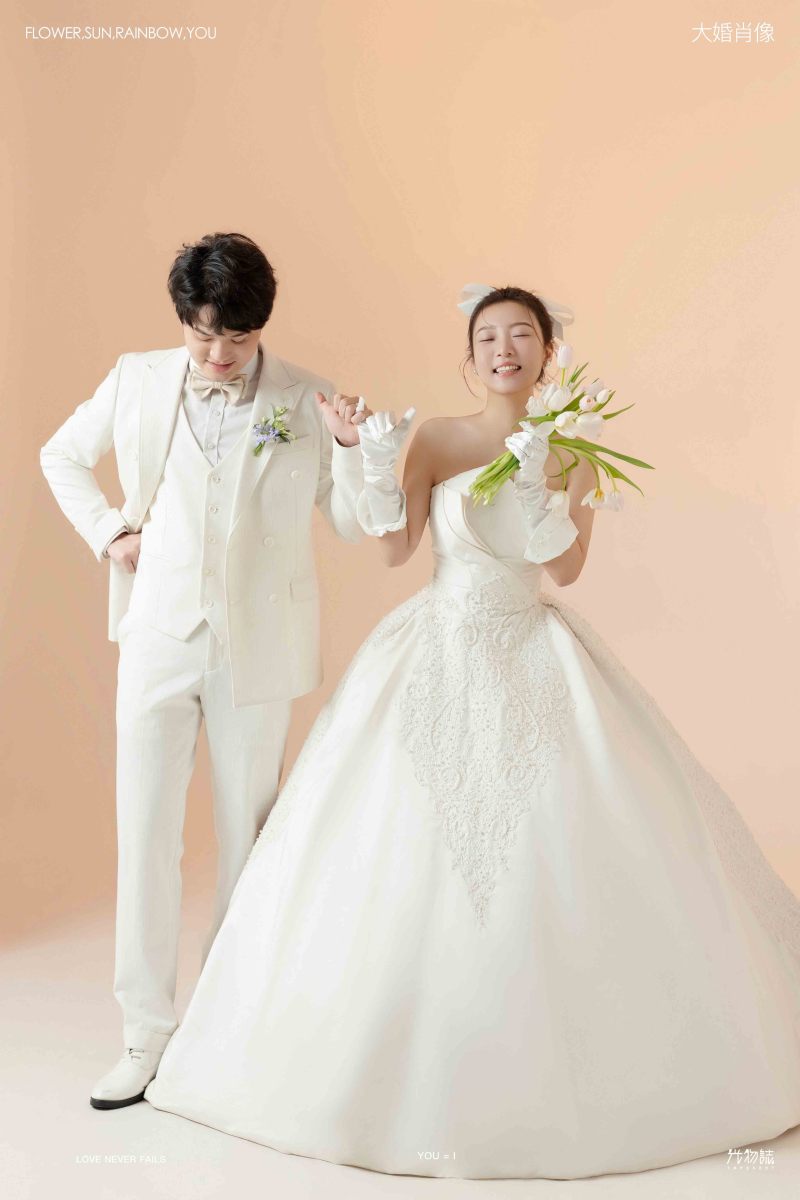 新鲜出炉:)乐昌新先生刘晓雯女士极简棚拍婚纱照、极简棚拍、韩松、行走的放大镜，现场细节，姿态指导的掌控者、婚纱照