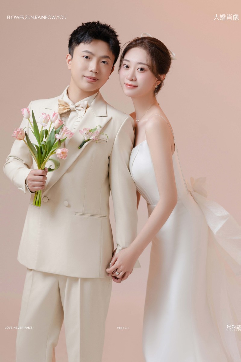 韩典奇先生李梓涵女士极简棚拍婚纱照、极简棚拍、木子、唠嗑型选手，构图多变、情绪拿捏，特写YYDS、婚纱照