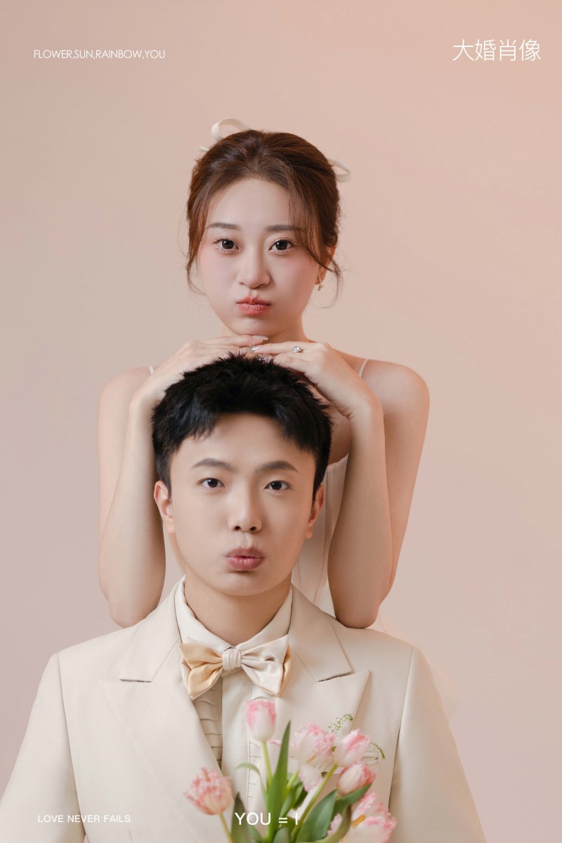 韩典奇先生李梓涵女士极简棚拍婚纱照、极简棚拍、木子、唠嗑型选手，构图多变、情绪拿捏，特写YYDS、婚纱照