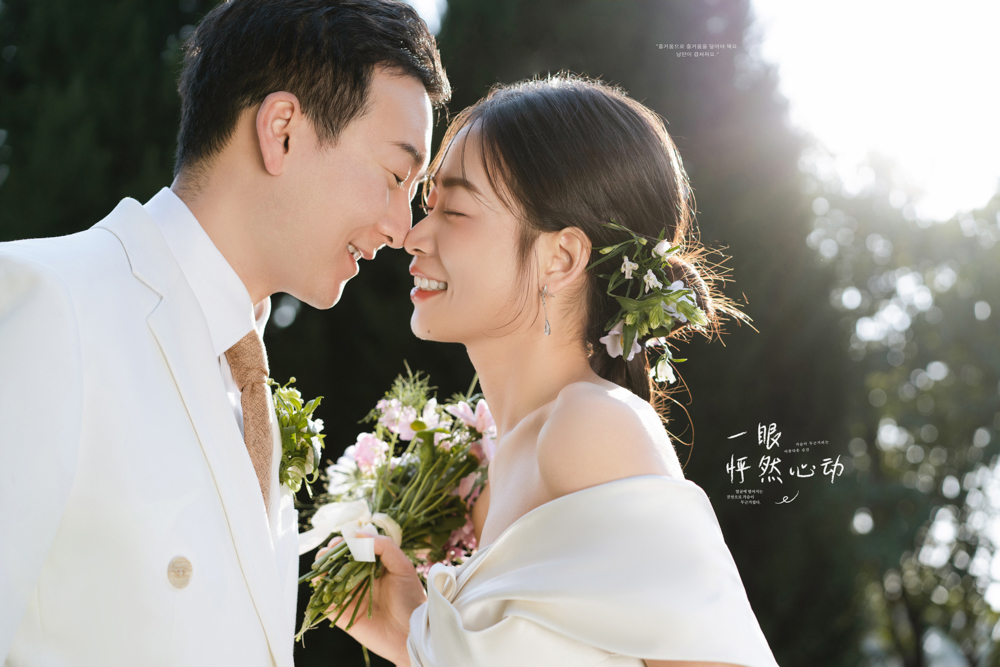 小小小清新:)王先生杨女士氛围森系婚纱照、氛围森系、刘康、六边形战士，不止是沟通，拍摄想法，创造思维样样拿捏。、婚纱照