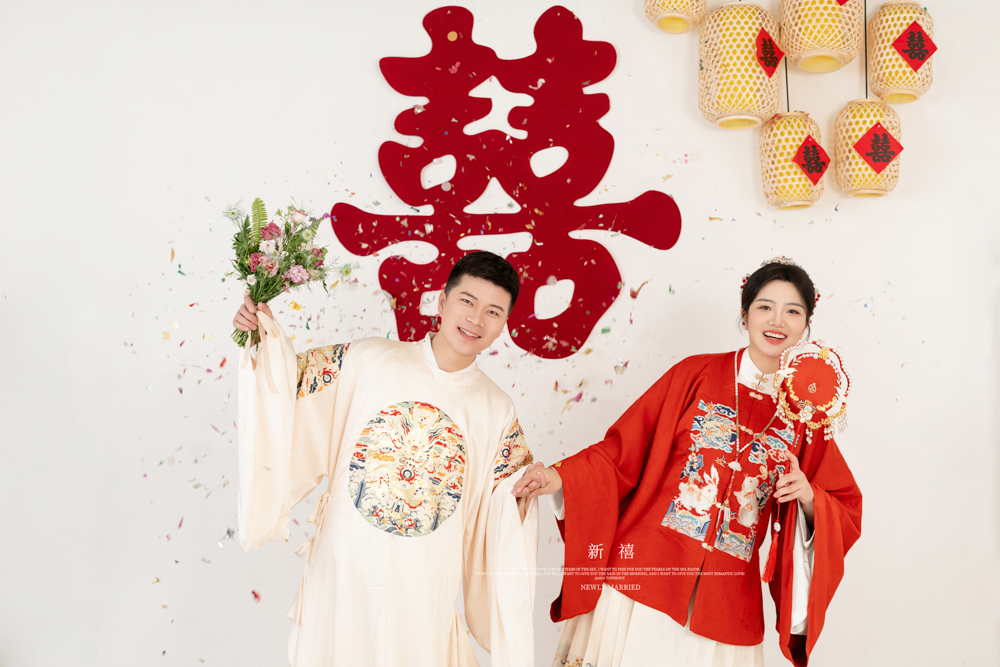 满满狗粮~邓元敏先生李春亚女士中式传承婚纱照、中式传承、白玛、怀疑是不是修导演系，拍照像电影一样的构图和质感、婚纱照