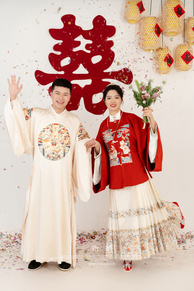 满满狗粮~邓元敏先生李春亚女士中式传承婚纱照、中式传承、白玛、怀疑是不是修导演系，拍照像电影一样的构图和质感、婚纱照