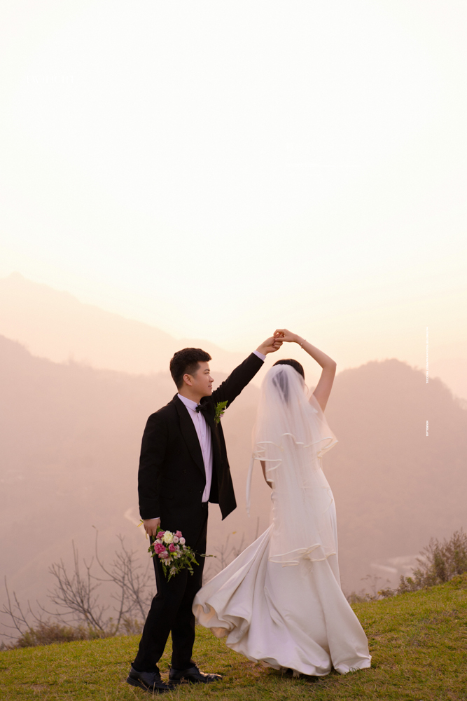 满满狗粮~邓元敏先生李春亚女士中式传承婚纱照、中式传承、白玛、怀疑是不是修导演系，拍照像电影一样的构图和质感、婚纱照