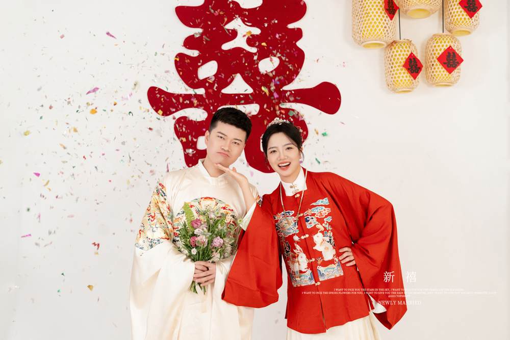 满满狗粮~邓元敏先生李春亚女士中式传承婚纱照、中式传承、白玛、怀疑是不是修导演系，拍照像电影一样的构图和质感、婚纱照