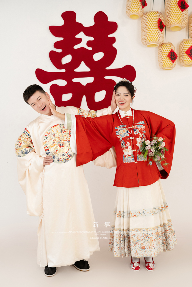 满满狗粮~邓元敏先生李春亚女士中式传承婚纱照、中式传承、白玛、怀疑是不是修导演系，拍照像电影一样的构图和质感、婚纱照