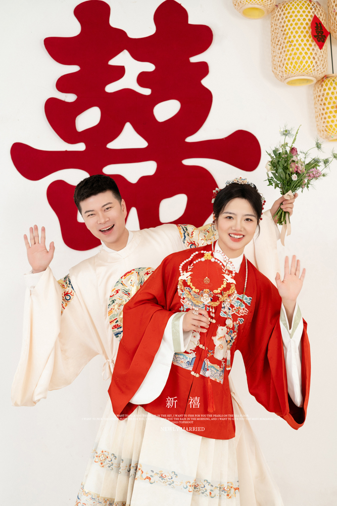 满满狗粮~邓元敏先生李春亚女士中式传承婚纱照、中式传承、白玛、怀疑是不是修导演系，拍照像电影一样的构图和质感、婚纱照