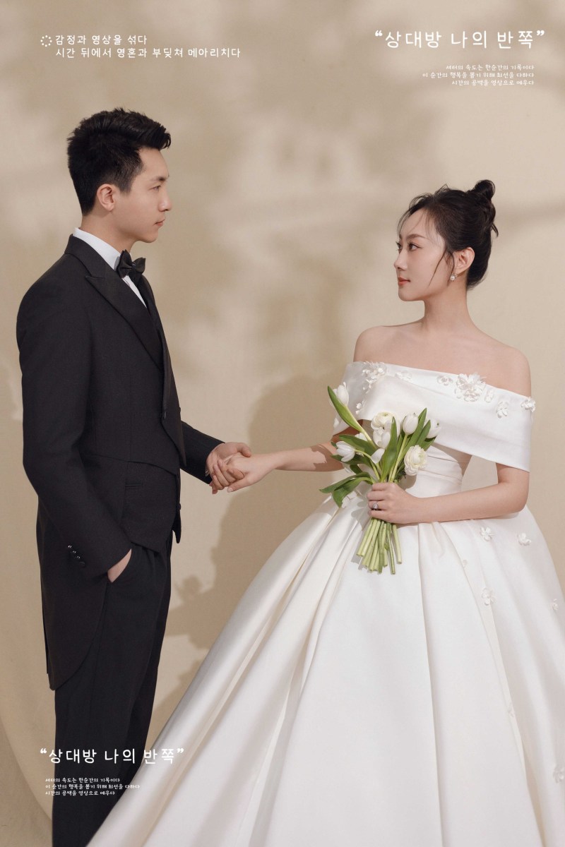 你的女孩(*^＠^*)蔚先生吴女士极简棚拍婚纱照、极简棚拍、毛磊、谁说拍照不能freestyle，创作灵感像吃了炫迈停不下来、婚纱照