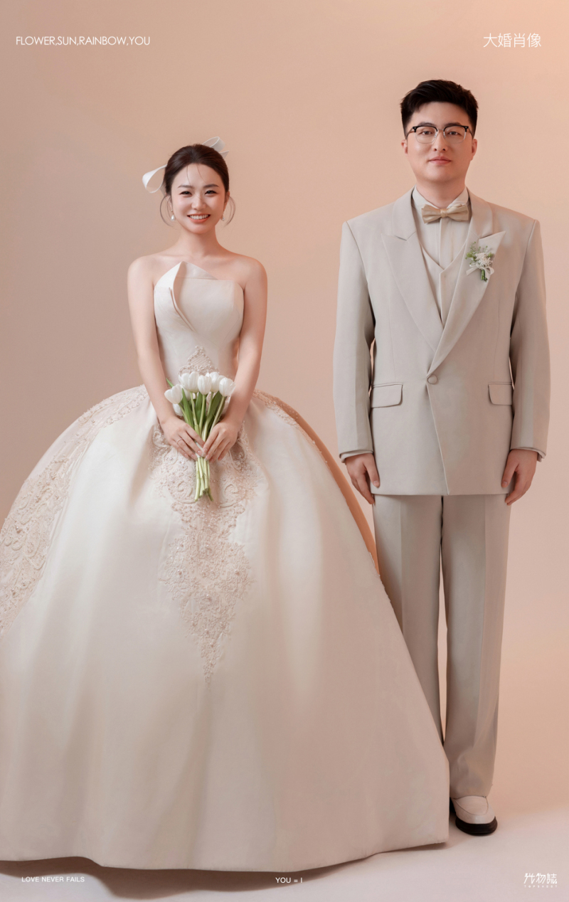 太太太太可了~~！张先生张女士极简棚拍婚纱照、极简棚拍、艾辰、偷偷练过读心术，精准预判每一个想法，细腻到心里、婚纱照