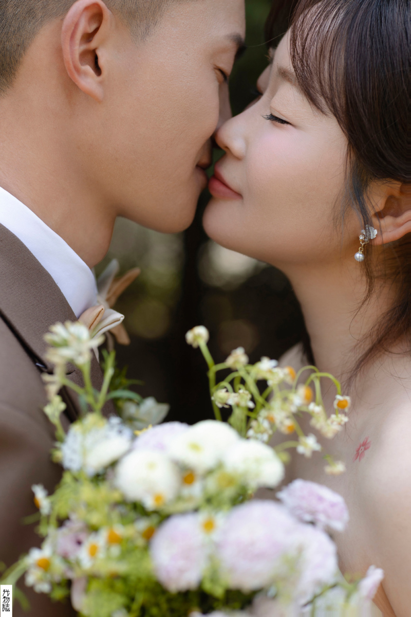 爱了~爱了~张先生王女士氛围森系婚纱照、氛围森系、艾辰、偷偷练过读心术，精准预判每一个想法，细腻到心里、婚纱照