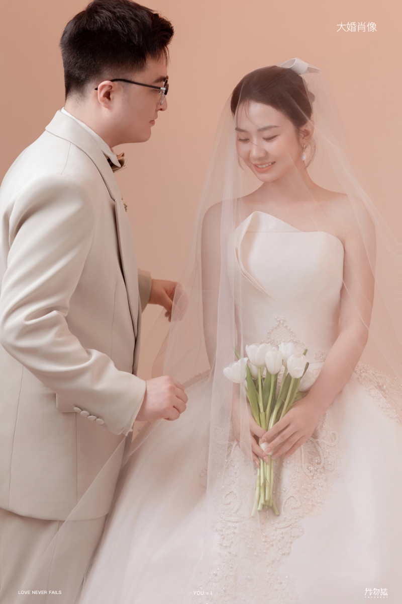 太太太太可了~~！张先生张女士极简棚拍婚纱照、极简棚拍、艾辰、偷偷练过读心术，精准预判每一个想法，细腻到心里、婚纱照