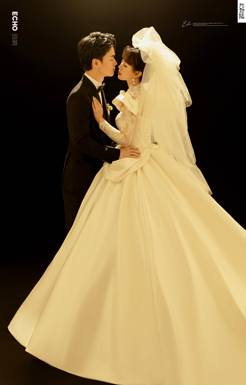 炒鸡甜~周志鹏先生王秋文女士极简棚拍婚纱照、极简棚拍、木子、唠嗑型选手，构图多变、情绪拿捏，特写YYDS、婚纱照