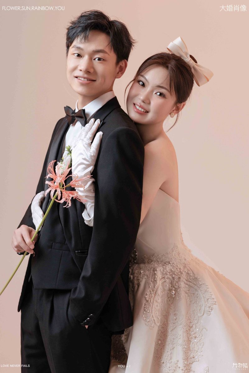 新鲜出炉:)杨帅先生王亚妮女士极简棚拍婚纱照、极简棚拍、韩松、行走的放大镜，现场细节，姿态指导的掌控者、婚纱照